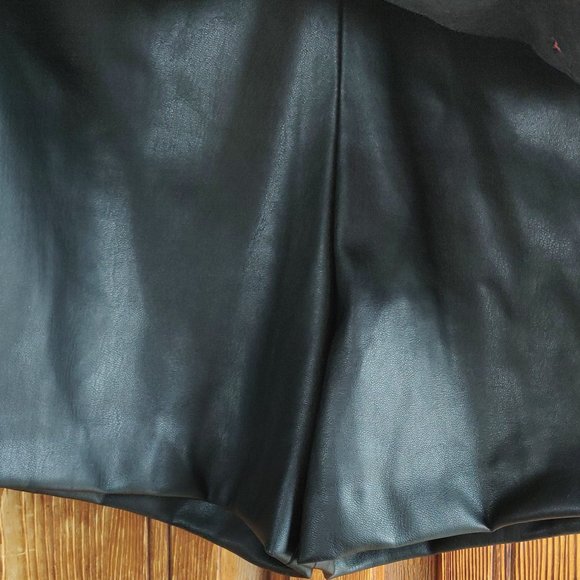 Zara Red and Black Studded Asymmetrical skirt skor - Picture 2 of 3